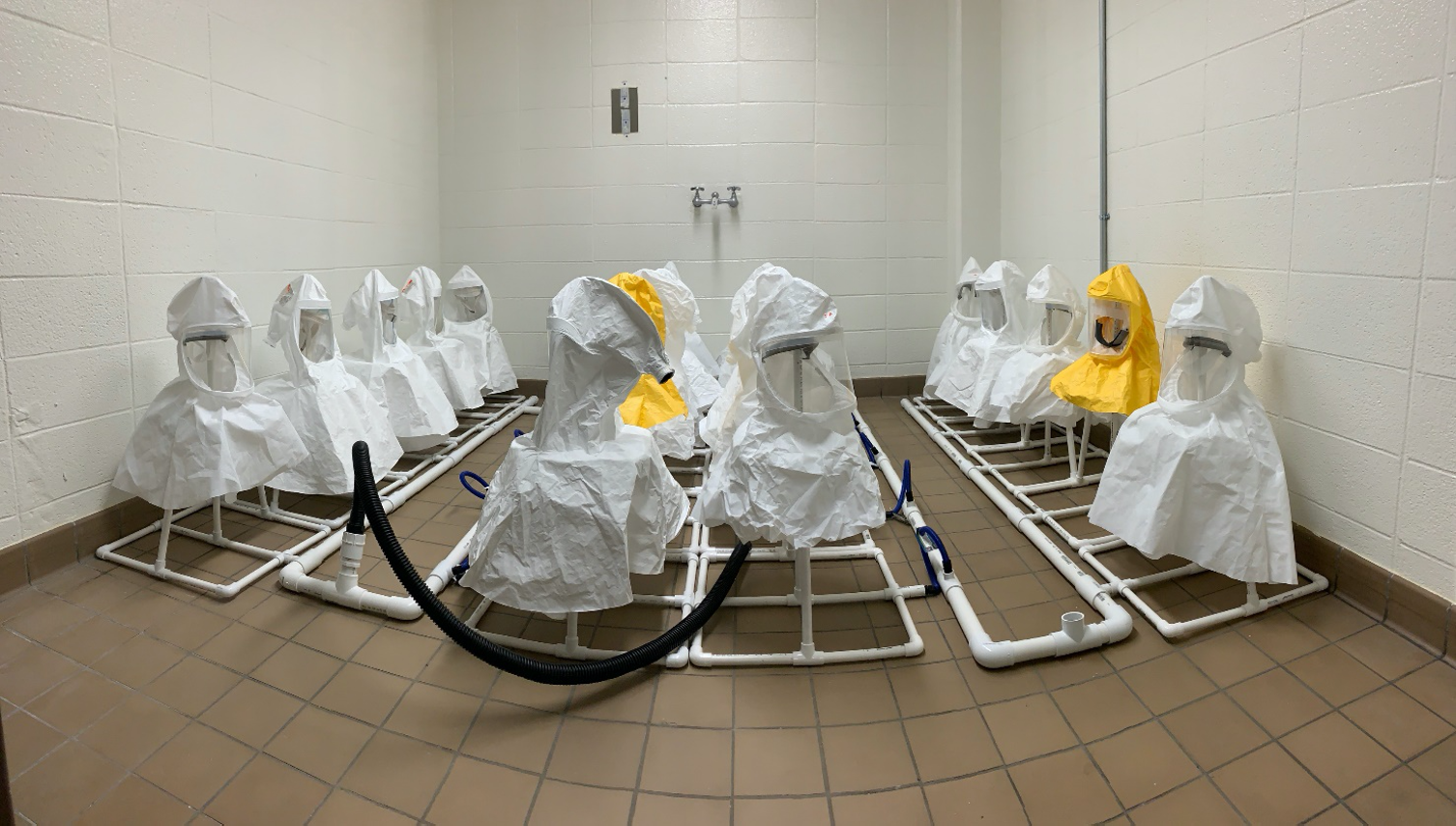 20 PAPR hoods can be simultaneously decontaminated with several PHODDS devices connected together.
